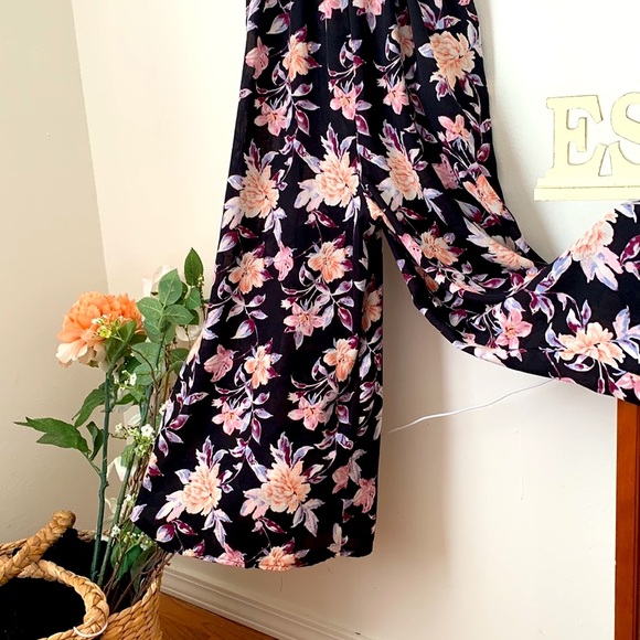 Summery floral Romper - Picture 7 of 8